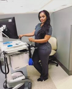 Fit Nurse, Nursing Goals, Nurse Photos, Nurse Aesthetic, Scrubs Outfit, Wifey Material, Scrubs Nursing, Nursing Clothes