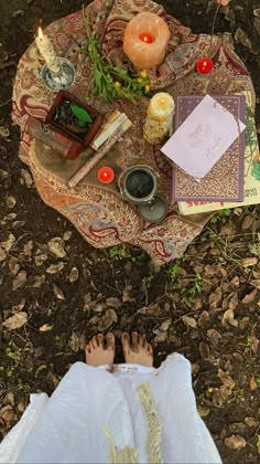 Books And Candles, Magia Das Ervas, Hippie Aesthetic, Hippie Life, Season Of The Witch, Witch Aesthetic, Green Witch, Sacred Space