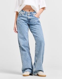 Levi Denim Jeans, Levis Low Rise Jeans, Levi Jeans Aesthetic, Trending Jeans For Women, Best Levis Jeans For Women, Levis Jeans Women, Vogue Illustrations, Light Denim Jeans, Levis Pants