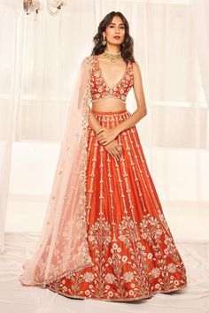 Ghagra Choli For Wedding, Burnt Orange Lehenga, Orange Lengha, Orange Indian Outfit, Orange Bridal Lehenga, Organza Cutwork Dupatta, Colourful Lehenga, Trending Lehenga Designs, Organza Cutwork