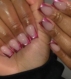 Short Color Acrylic Nails, Cute Short Chrome Nails, Med Short Acrylic Nails, Prom Nails Medium Length, Valentines Day Nails Black Women, Matalic Nails Acrylic, Cute Birthday Nails Short, Short Nails Acrylic Design, Chrome Gel Manicure