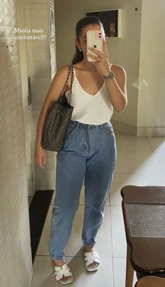 Casual Outfits With Slacks Women, Chic Easy Outfits, Chic Basic Outfits, Look Casual Verano, Basic Jeans Outfit, Look Mom Jeans, Contrast Outfit, Outfits Con Jeans, Modest Casual Outfits