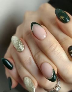 Emerald Nails, Emerald Green And Gold, Unghie Nail Art, Gold Nail Designs, Green Nail Designs, Spring Nail, Xmas Nails, Fancy Nails, Nail Polishes