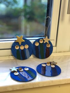 two blue plates sitting on top of a window sill next to a star decoration