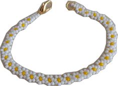 White Daisy-shaped Jewelry For Spring, White Daisy-shaped Spring Jewelry, White Summer Jewelry For Friendship, Trendy White Daisy-shaped Jewelry, Trendy White Daisy Shaped Jewelry, White Dainty Flower Shaped Beaded Bracelets, Elegant White Bracelets For Summer, White Spring Jewelry For Friendship, White Jewelry For Spring Gifts