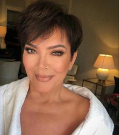 Bridal Makeup Mother Of The Bride, Kris Jenner Makeup Looks, Mother Of The Bride Makeup Brown Eyes, Mother Of The Bride Makeup Over 50 Brown Eyes, Bride Makeup Brown Eyes, Cool Brown Hair