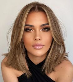 Light Brown Lob with Face Framing Light Brown Hair With Highlights Medium Length, Light Brown Hair Summer, Smokey Brunette, Light Brown Hair Short, Hazelnut Balayage, Bronde Lob, Light Brown Hair Dye, Light Golden Brown Hair, Light Brown Balayage