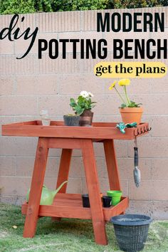 Redwood DIY  potting bench in grass with text overlay Potting Bench Ideas, Diy Potting Bench, Potting Bench Plans, Vegetable Garden Raised Beds, Dollhouse Miniature Tutorials, Easy Diy Decor, Plant Display, Potting Bench, Beginner Woodworking Projects