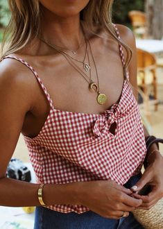 Sézane - Suzie Top Paris Mode, Cooler Look, Red Gingham, Inspiration Mode, Spring Summer Outfits, Parisian Style, Passion For Fashion, Spring Summer Fashion