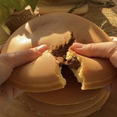 Mango crepe roll - Archersfood Cake Ideas Chocolate, Nutella Stuffed Pancakes, Nutella Ice Cream Recipe, Moist Orange Cake, Chocolate Cake Ideas, Creamy Cheesecake Recipe, Stuffed Pancakes, How To Make Nutella, Nutella Ice Cream