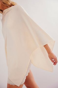 The perfect minimalist layer, this floaty poncho features a classic triangle hem and cowl neckline for effortless style. **Fit:** Relaxed **Features:** Pull-over style, triangle hem, cowl neckline, open sides, relaxed sleeves **Why We | Simply Triangle Poncho Jacket by Free People in White Womens Poncho Outfit, Poncho Shirt, Poncho Outfit, White Poncho, Boho Poncho, Womens Poncho, Poncho Jacket, Dream Outfits, Cowl Neckline