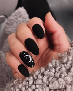 Black Nails With Glitter, Witchy Nails, Matte Black Nails, Black Nail Polish, Goth Nails, Matte Nails Design, Almond Nails Designs, Black Nail Designs, Black Nail