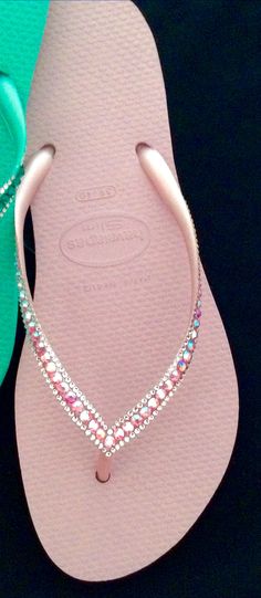 Flip Flop Craft, Beach Shoe, Bling Flip Flops, Decorating Flip Flops, Bling Heels, Wedding Shoes Low Heel, Diy Sandals, Diy Slippers, Pink Flip Flops