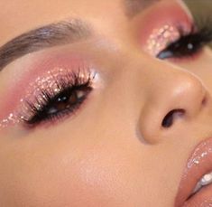 Pink Glitter Eye Makeup, Sweet 16 Makeup, Pink Glitter Makeup, Gold Eye Makeup, Prom Eye Makeup, Prom Makeup Looks, Cute Eye Makeup