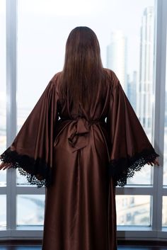 Brown satin old hollywood robe with dramatic wide sleeves. Enjoy your time at home in comfy and elegant loungewear that makes you feel fabulous ➡️ Shop now! Fall Cocktail Dress, Gown Aesthetic, Elegant Loungewear, Fancy Robes, Bridal Dressing Gown, Satin Dressing Gown, Sleepwear Women Pajamas, Gown Bridesmaid, Luxury Loungewear