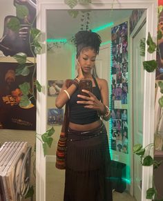 Laungera Outfits Aesthetic, Esrthy Girl Aesthetic, Earthly Girl Aesthetic, Erykah Badu Aesthetic Outfits, Earth Girl Outfits Black Women, Indie Black Women Aesthetic, Feminine Earthy Aesthetic, Earthy Black Girls Aesthetic, Black Earth Girl Aesthetic