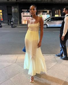 Sheer Yellow Dress, Gabrielle Union, Looks Street Style, Girls Rock, Spring 2023, Inspiration Mode, Mode Inspiration, Sheer Dress, Yellow Dress