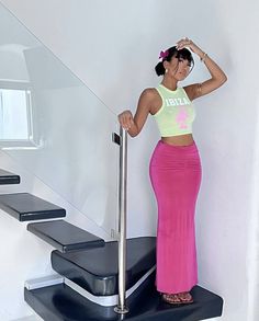 Colorful Slacks Outfit, Maxi Skirt Two Piece Outfit, Spring Lunch Outfit Classy, Afrocentric Style Outfits, Y2k Vacation Outfits, Long Skirt Outfits For Summer Aesthetic, Body Con Skirt Outfit, Long Pink Skirt Outfit, Long Skirt Outfits Black Women