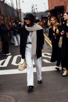 Pops of Baby Blue Took Over New York Fashion Week Street Style Day 3 - Fashionista Urban White Winter Parka, New York Fashion Week Street Style, Oversized Coat, Style Looks, Autumn Street Style, Best Street Style, Baby Cold, It's Cold