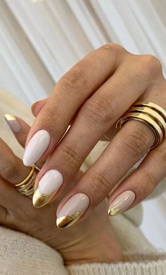 Bridal Nails Wedding Gold, Bold Wedding Nails For Bride, Bride Nails White And Gold, Chrome Wedding Nails For Bride, White And Gold Chrome Nails, Bride Nails Wedding Elegant Gold, Wedding Nails Champagne, Black Tie Wedding Nails, White Gold Nails