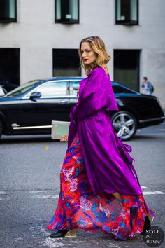 Sofia Sanchez de Betak by STYLEDUMONDE Street Style Fashion Photography Purple Coat, Color Trends Fashion, Moda Chic, Easy Street, Street Style Chic