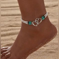 Perfect Accent For Your Swimsuit And A Day At The Beach! White And Turquoise Color Beads And Silver Tone Double Hearts. New On Card. Simple Beaded Anklets, Diy Anklet Tutorials, Beaded Anklets Diy, Diy Ankle Bracelets, How To Make Anklets, Stile Boho Chic, Boho Chique, Beaded Ankle Bracelets, Embellished Fashion