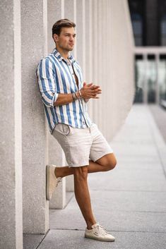 Dinner Outfit Men, Short Hombre, Linen Shorts Outfit, Mens Linen Outfits, Casual Dinner Outfit Summer, Outfit Informal, Dinner Outfit Casual, Rehearsal Dinner Outfits, Men's Summer Style