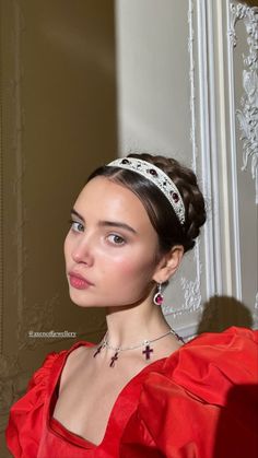 Royal Hairstyles Princesses, Anastasia Thompson, Premiere Outfits, Victorian Pirate, Ballet Makeup, Movie Fashion Outfits, Feminine Things, Royal Hairstyles, Princess Life