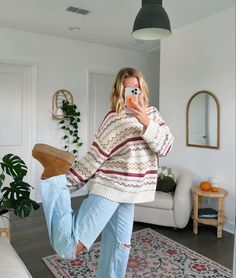 Winter Sweater And Jeans Outfit, Layering Outfits Winter Aesthetic, Women’s Cozy Outfits, Christmas Light Outfit Ideas, Pattern Sweater Outfits, Basic Christmas Outfits, Cold Weather Outfits Jeans, Cozy Church Outfit, Winter In Nashville Outfits