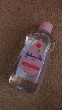 Baby Oil Hair, Aphrodite Daughter, Baby Oil Uses, Johnsons Baby, Blooming Tea, Hygiene Care, Quick Makeup, Shower Skin Care