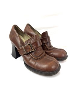 Great shoes. Great vintage shape. Super cute shoes! By ALDO. Made in Spain.  3 1/4" heel ~9 1/2" sole 4" width at ball 70s Shoes, Leather Platform Shoes, Olivia Core, Clogs And Mules, Clogs Shoes, Mule Clogs, Platform Shoes, Cute Shoes, Small Gifts