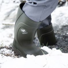 This hard-wearing ThermoLite men's winter work rubber boot with its wide leg was specially developed for the agriculture sector. This model offers excellent grip on the most slippery surfaces (SRC approved) and insulates to -50°C. With the extra high toecap, you can get to work with animals, sharp tools, or heavy machinery knowing you're well-protected. Every pair of boots comes with a free moisture-absorbing ergonomic footbed. So your feet will always stay dry. Resistant to minerals, manure, vegetable and animal oil or fats, blood, and various chemical cleaning products. Winter Work, Rubber Boot, Heavy Machinery, Work With Animals, Work Boot, Safety Shoes, Designer Heels, Men Winter, Hunter Boots