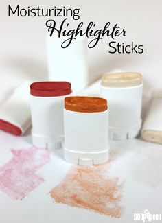 DIY Creamy Highlighter Sticks  These highlighter sticks are perfect for the cheekbones. Not only do they illuminize, they are made with skin loving ingredients like jojoba oil and green tea seed oil. Diy Beauty Products, Soap Queen, All Natural Makeup, Bio Oil, Diy Cosmetics