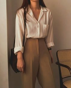 Celana Jogger Wanita, Classy Work Outfits, Stylish Work Outfits, Brown Pants, Looks Chic, 가을 패션, Professional Outfits, Mode Vintage, Business Casual Outfits