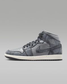 Air Jordan 1 Mid SE Women's Shoes. Nike.com Jordan Sneaker, Wings Logo, Nike Fashion, Adidas Samba