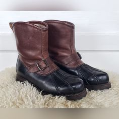 H O S Tp I C K ..Thankyou!.. Eucfrye Shearling Veronica 100% Genuine Leather Fur Lined Insulated Engineer Duck Bootie Pull-On Mid-Calf Buckle Lug Sole Genuine Shearling Sherpa Wool Fleece Men's 7.5d/Women's 8.5-9d $498 Rare Find Gorgeous Condition Traditional Old World Cobbler-Style Leather Duck Boot For The Artisan Rambler 100% Genuine Shearling Fully Lined Toe Box And Footbed Fall Winter Spring Waterproof Leather Insulated Snow Boot Gorgeous Almost New Condition Soles Are Crisp Shearling Is Immaculate This Is The Men's Version Of This Beautiful Timeless Boot, In Size 7½ Timeless Boots, Frye Veronica, Duck Boot, Snow Boot, Thick Socks, Duck Boots, Frye Shoes, Lug Sole, Snow Boots