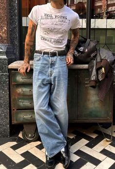 Small Top Big Pants Outfit Men, Men’s Vintage Style, Small Shirt Big Pants Outfit Men, Itboy Aesthetic, Baggie Jeans Outfit, Baggy Jeans Outfits, Italian Streetwear, Mens Fashion Aesthetic, Baggy Jeans Outfit