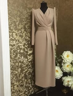 Straight Fashion, Muslim Evening Dresses, Fashion Dresses Formal, Gaun Fashion, Gowns For Women, Mode Abaya, Women Dresses Classy, Man Model