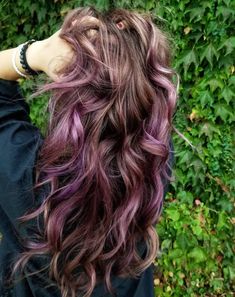 Red Violet Blonde Hair, Brown Hair With Color Highlights, Lilac Highlights Brown Hair, Fun Balayage Hair, Light Brown Hair With Purple Highlights, Hair Colour Grey, Blonde Balayage Dark Roots, Chocolate Lilac Hair, Balayage Dark Roots