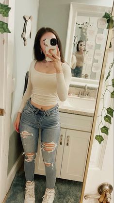 Whole Outfit Ideas, Cute Winter Outfits For School Jeans, Summer Period Outfit, Latina Fashion Outfits Winter, Hot Outfits For School, Fits With Black Jeans, Curvy Jeans Outfit, Tight Jeans Outfit Casual, Ideas De Outfits Juveniles