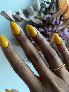 Mustard Nails Design Short, Yellow Nails On Black Women, Mustard Yellow Nail Ideas, Mustard Nails Gel, Yellow Mustard Nails, November Nail Colors 2023, Dark Yellow Nails, Mustard Nails Design, Yellow Dip Nails