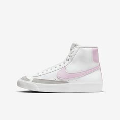 Blazer Shoes, Girls Basketball Shoes, Blazers Shoes, Trendy Shoes Sneakers, Nike Shoes Girls, Preppy Shoes, Pretty Shoes Sneakers, Nike Blazer Mid 77, Nike Blazer Mid