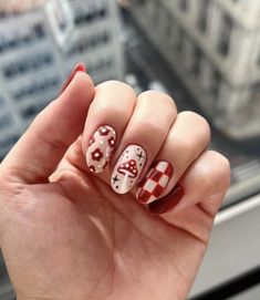 NAIL ART | using gels HONEY CRISP, BOUJEE BURBERRY, CAKE BATTER, BOOTS ON THE GROUND, SINNAMON DOLCE | follow @peppigel and @lcdoesnails on instagram! ♡ Cute, Neutral Nails, Mushroom Nails, Checker Nails, Brown Nails, Nail Art Inspo, DIY Nails, Gel Polish Manicure, Nails Fall Nail Inspo Pumpkin, Fall Color Manicure, Fall Nails For Thanksgiving, Brown Mushroom Nails, Fall Diy Nails, Sage Green And Orange Nails, Line Work Nail Art, Mushrooms Nail Art