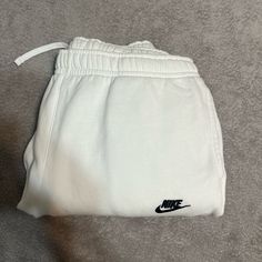 Nike Men's Sportswear Club Fleece Joggers. Size Xl. White. Nwot Nike White Cotton Joggers, White Nike Sweats Sportswear, Nike White Sportswear Sweats, White Cotton Nike Joggers, Nike White Sweatpants With Pockets, White Nike Sweatpants With Pockets, Nike White Sporty Joggers, Nike White Sweatpants For Sports, White Nike Sweatpants For Sports