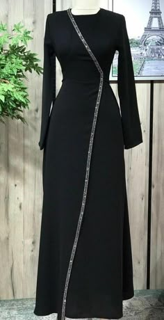 Simple Dress Accessories, Classy Abaya, Islamic Fashion Dresses, Moslem Fashion, Braut Make-up, Mode Abaya, Modest Dresses Casual, Fancy Dresses Long