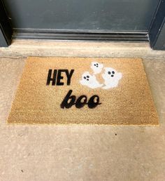 a door mat with the words hey boo on it