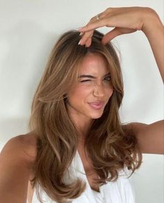 light brown, auburn hair summer inspo, blowout look  - Beach hair styles   - Wavy hair styles   • clean girl aesthetic Beige Bronze Hair, Hint Of Red Hair Color, Fall Haircut, Brown Hair Looks