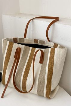 Striped Textured Canvas Tote Handbag Tas Canvas, Striped Tote Bag, Casual Weekend Style, Vacation Bag, Casual Tote Bag, Handbag Outfit, Textured Canvas, Classic Wardrobe Staples, Casual Weekend