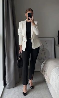 Confident Corporate Attire Bank Interview Outfit For Women, Court Outfits, Executive Outfit, Corporate Fits, Interview Outfit Ideas, White Blazer Outfits, Corporate Outfit, Dti Theme, Job Interview Outfit