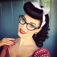 Miss Victory Violet, Victory Violet, Rockabilly Girls, Rockabilly Looks, 50s Hairstyles, Pin Up Looks, Pinup Vintage, Rockabilly Girl, Rockabilly Hair